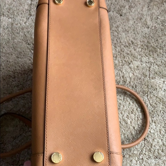 Michael Kors Handbag BEAUTIFUL!! - Picture 8 of 8